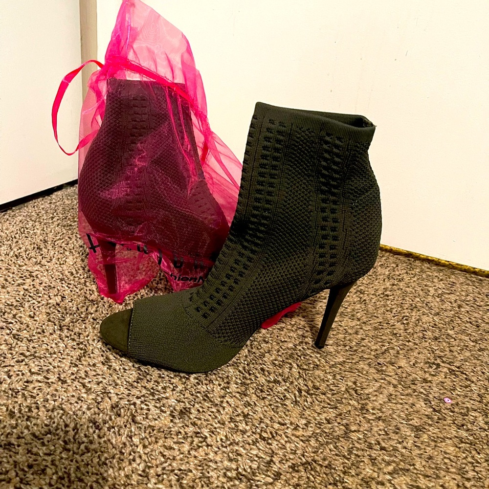 Forest green mesh pumps